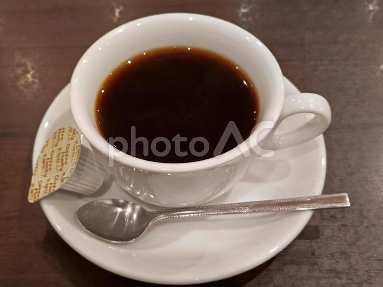 喫茶店のコーヒー（スプーン・ミルク付） コーヒー,珈琲,スプーンの写真素材