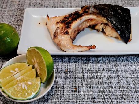 ぶりカマの塩焼きとだいだい ぶりカマの塩焼きとだいだい 魚,ブリ,塩焼きの写真素材