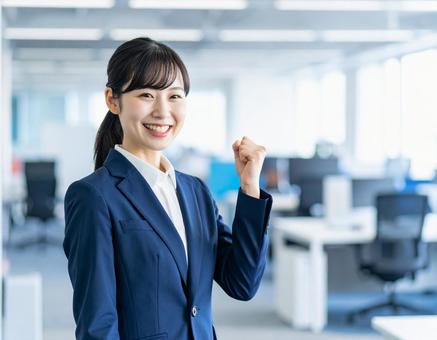 ビジネス女性ガッツポーズ3 ビジネス女性ガッツポーズ3の写真
