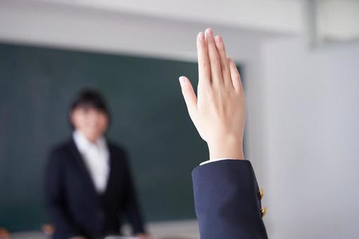 Japanese girls junior high school students raising their hands in the classroom, JPG Japanese girls junior high school students raising their hands in the classroom, студент средней школы, женщина, японский, JPG