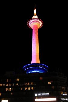 京都タワーのライトアップ kyoto,駅前,シンボルの写真素材