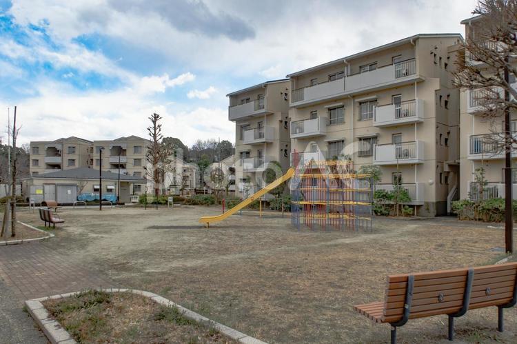 住宅街の公園と青空 公園,その他,滑り台の写真素材