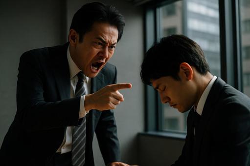 部下を怒鳴る上司 部下を怒鳴る上司の写真