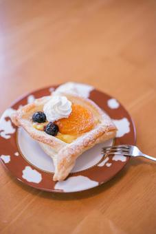 甘酸っぱいフルーツデニッシュ デザート,スイーツ,ペストリーの写真素材