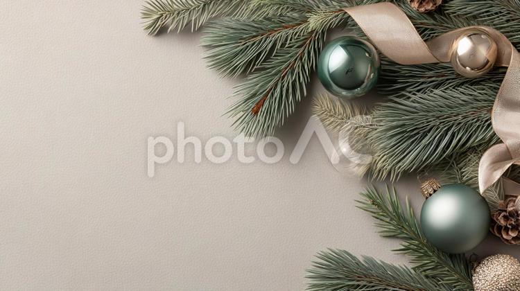 オーナメントとリボンのクリスマス背景 クリスマス,空白,スペースの写真素材