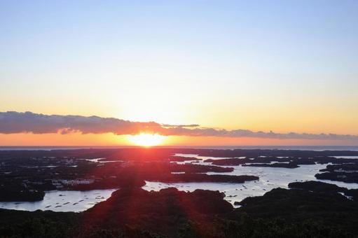 伊勢志摩の美しい朝焼け 伊勢志摩,朝景,朝焼けの写真素材