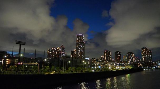 月島と佃の夜景&晴海運河(東京都) 月島と佃の夜景&晴海運河(東京都)の写真