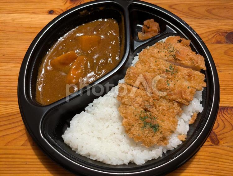 スーパーで買ったロースとんかつカレー弁当 カレー,カレーライス,とんかつの写真素材