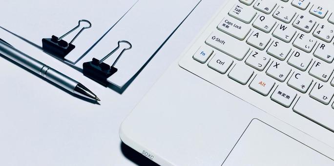 ビジネスイメージ 書類作成 モノトーン ビジネスイメージ 書類作成 モノトーン ビジネスイメージ,モノトーン,モノクロームの写真素材