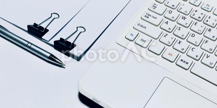 ビジネスイメージ　書類作成　モノトーン ビジネスイメージ,モノトーン,モノクロームの写真素材