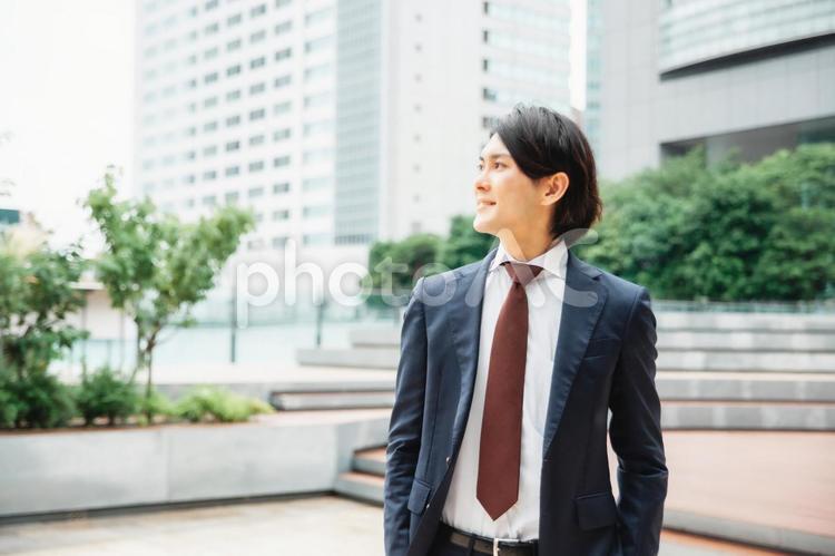 都会のビジネスマン（横顔） ビジネス,ビジネスマン,男性の写真素材