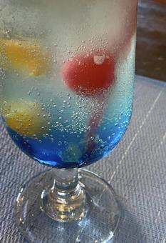 青いソーダの写真