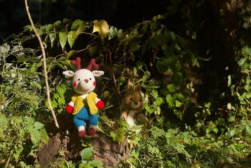 トナカイとりす あみぐるみ,森,トナカイの写真素材