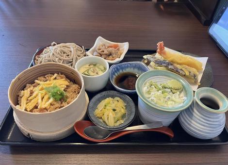 お蕎麦と炊き込みご飯のセット お蕎麦と炊き込みご飯のセット お蕎麦,炊き込みご飯,セットの写真素材