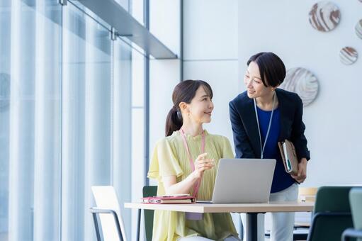 オフィスで仕事をするビジネスウーマン 会議,ビジネス,ビジネスウーマンの写真素材