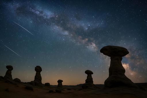 銀河と奇岩群の写真