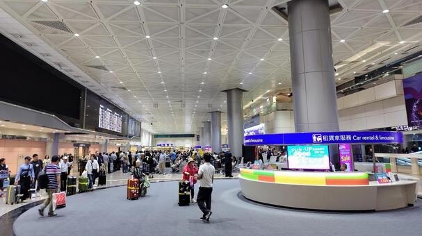 桃園国際空港　活気ある到着ロビーの風景 台湾,台北,桃園国際空港の写真素材