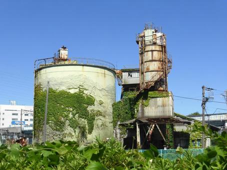 横浜市栄区・廃墟のセメントサイロ 建物,工場,セメントの写真素材