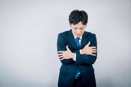 寒そうにする会社員男性　風邪　 風邪,体調不良,寒いの写真素材