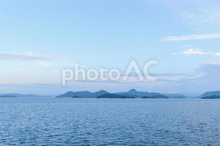 船の上から見えた夕焼け 夕暮れ,夕景,高松港の写真素材