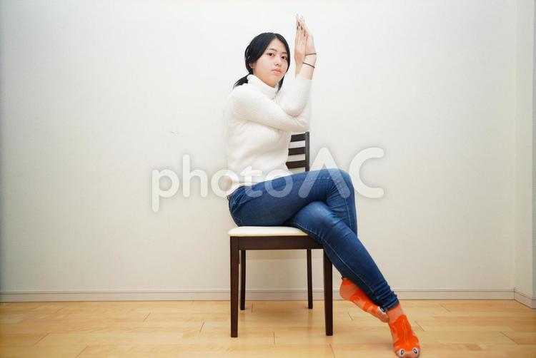 健康的なイメージ/ヨガをする女性 20代,屋内,女性の写真素材