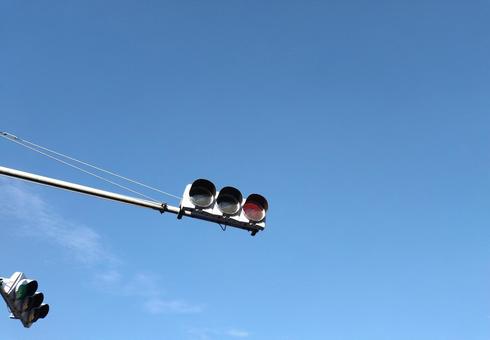 車道用信号機＿赤＿秋空A 信号機,赤,空の写真素材