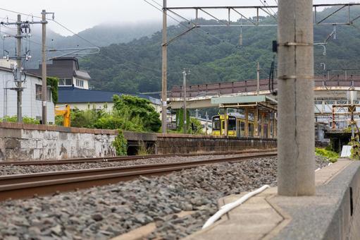 青い森鉄道浅虫温泉駅と目線の高さ線路 青い森鉄道浅虫温泉駅と目線の高さ線路の写真