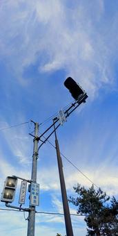 青空と押しボタン式の信号機 信号機,信号,交通信号の写真素材