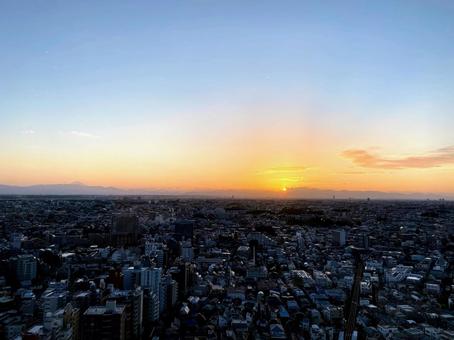 東京の街並みと夕陽 東京の街並みと夕陽の写真