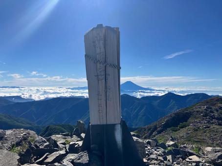 赤石岳山頂1 赤石岳山頂1 赤石岳,山頂,標識の写真素材