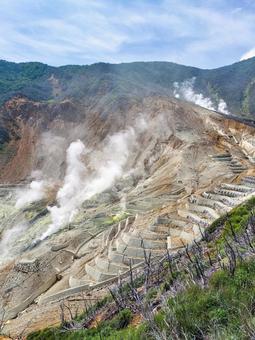 濛々と湯気を上げる箱根の大涌谷 濛々と湯気を上げる箱根の大涌谷の写真