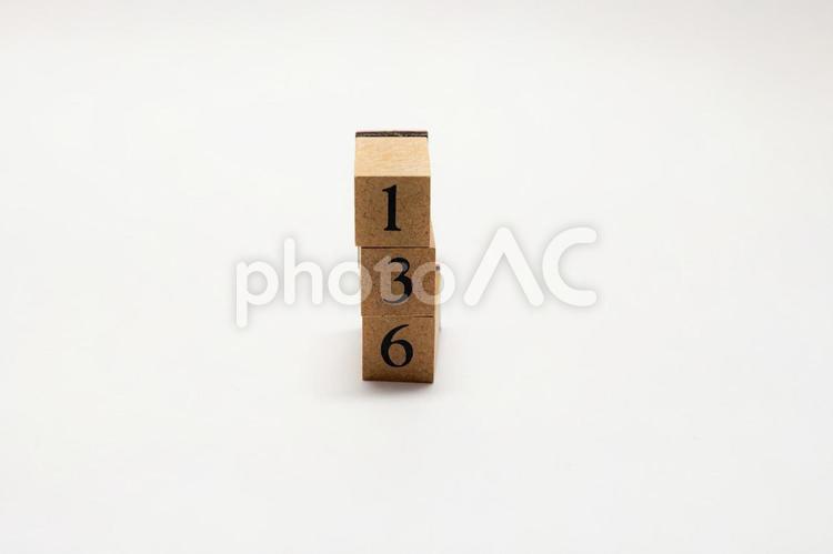 木のブロック　数字　136 136,木ブロック,積み木の写真素材