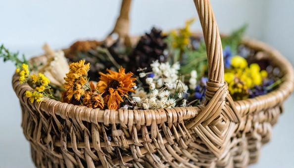 伝統工芸の白樺細工の花籠 伝統工芸の白樺細工の花籠の写真