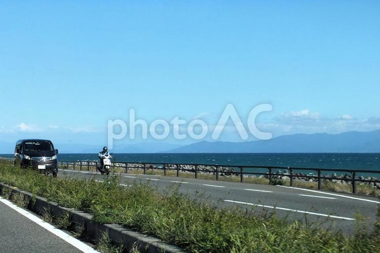 伊豆半島が美しく見える道路　ドライブ中 シーサイドロード,海岸,水平線の写真素材