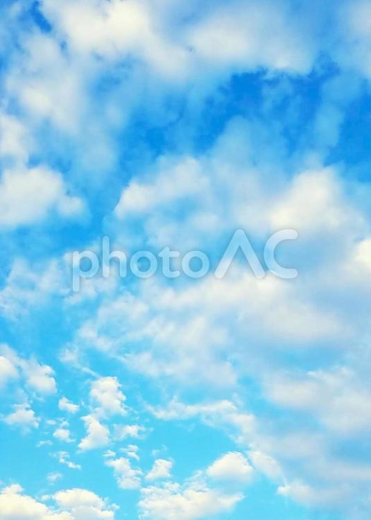 雨の後のきれいな空　水色の空と白い雲 青空,空,夏空の写真素材