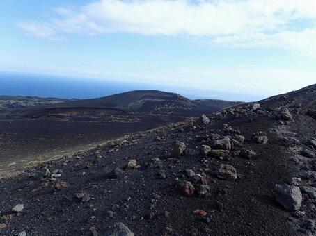 伊豆大島の三原山 伊豆大島の三原山 三原山,伊豆大島,裏砂漠の写真素材