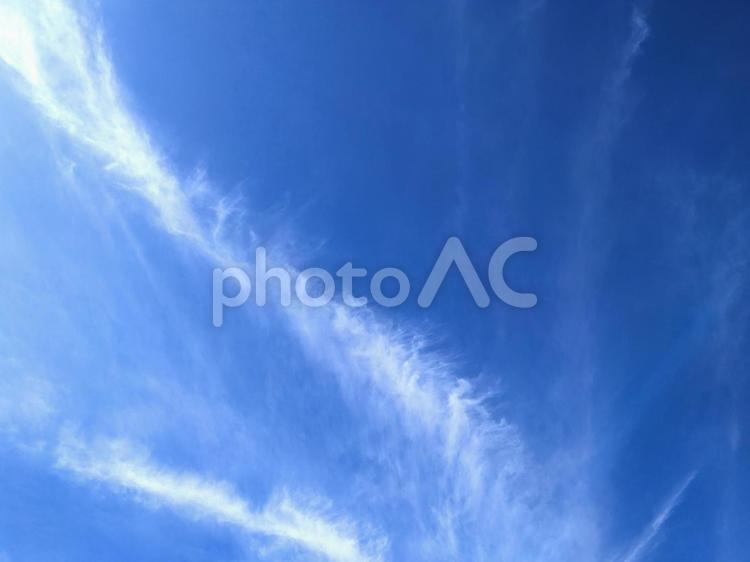 青い空と白い雲の風景 青空,白い雲,壁紙の写真素材