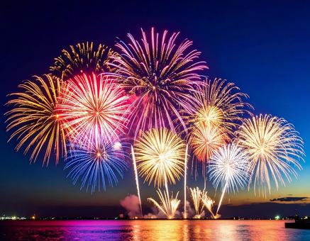 打ち上げ花火 打ち上げ花火の写真