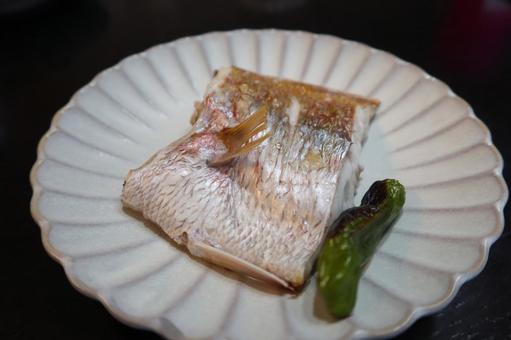 Grilled salted sea bream (close-up), JPG