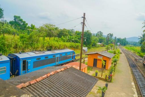 熱帯の駅と列車の風景 熱帯の駅と列車の風景 列車,駅,スリランカの写真素材