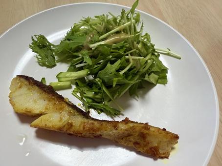 魚料理 魚料理 魚料理,晩ごはん,サラダの写真素材