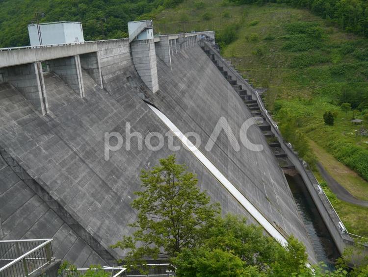 朝里ダム放流（横） ダム,北海道,朝里の写真素材