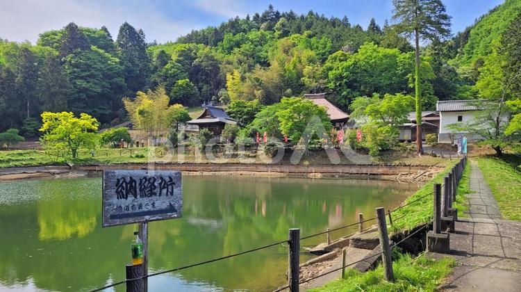 秩父34観音 25番 久昌寺 弁天池と堂 久昌寺,岩谷山,弁天池の写真素材