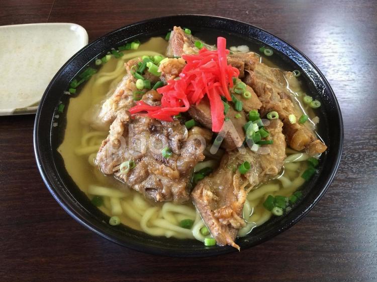沖縄の元祖ソーキそば（本ソーキそば 本ソーキそば,紅ショウガ,バラ肉の写真素材