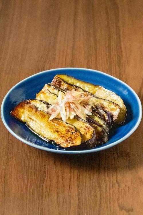 焼きナスの煮浸しとミョウガ なす,ナス,茄子の写真素材
