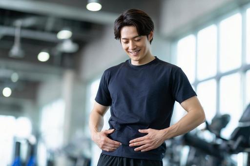 ジムでトレーニングする男性-5 ジムでトレーニングする男性-5の写真