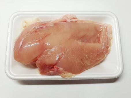 食品トレーに入った国産若鶏ムネ肉 鶏肉,とり肉,むね肉の写真素材