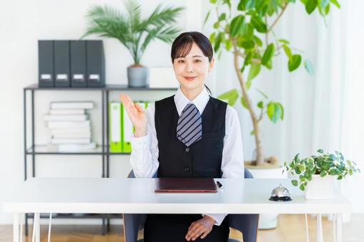 受付のビジネスウーマン 受付,女性,笑顔の写真素材