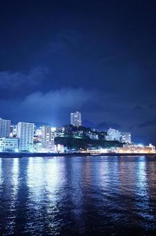 熱海サンビーチムーンテラスから北の夜景 熱海サンビーチムーンテラスから北の夜景 夜景,夜,熱海サンビーチの写真素材
