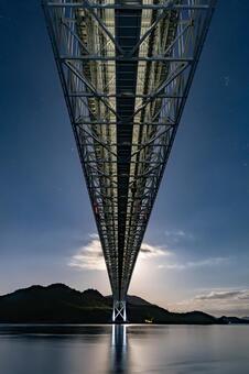 満月に重なるしまなみ海道因島大橋 風景,橋,吊り橋の写真素材